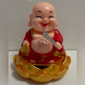 SOLAR POWERED Happy BUDDHA With Fan Sitting On Lotus figuire Toy-Red,4” H.New